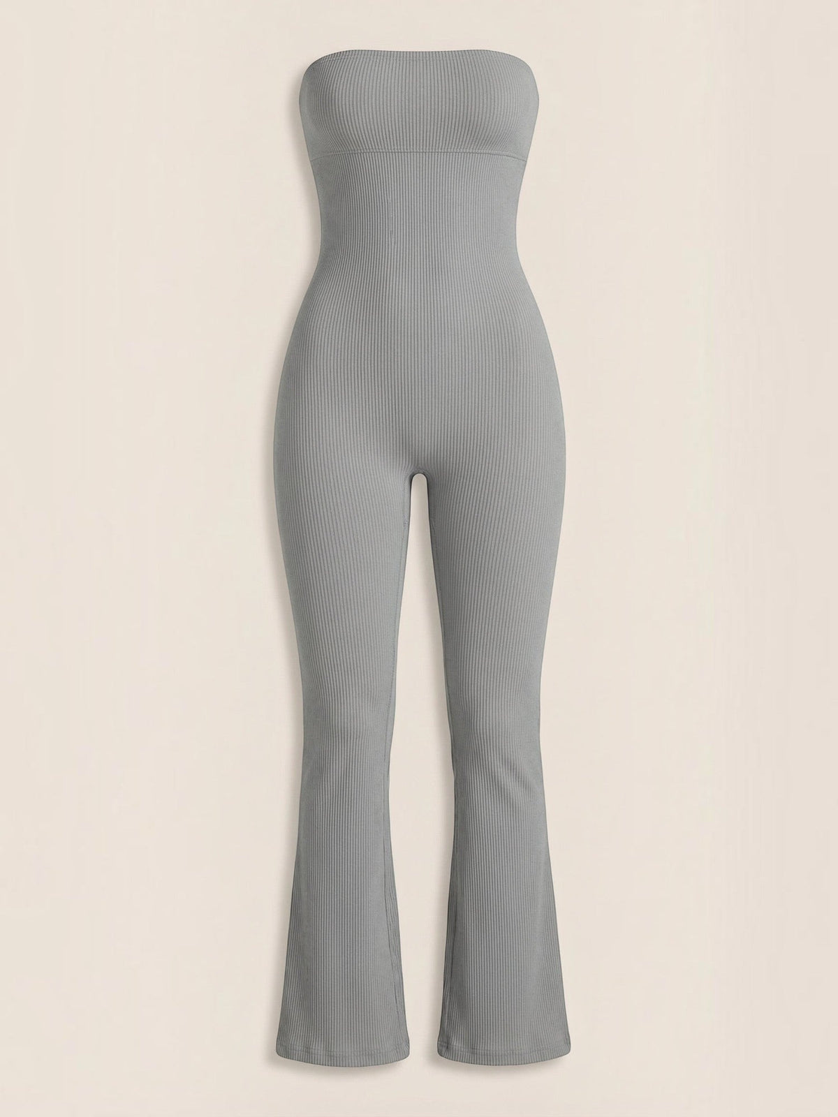Trägerloser Jumpsuit mit ausgestelltem Bein