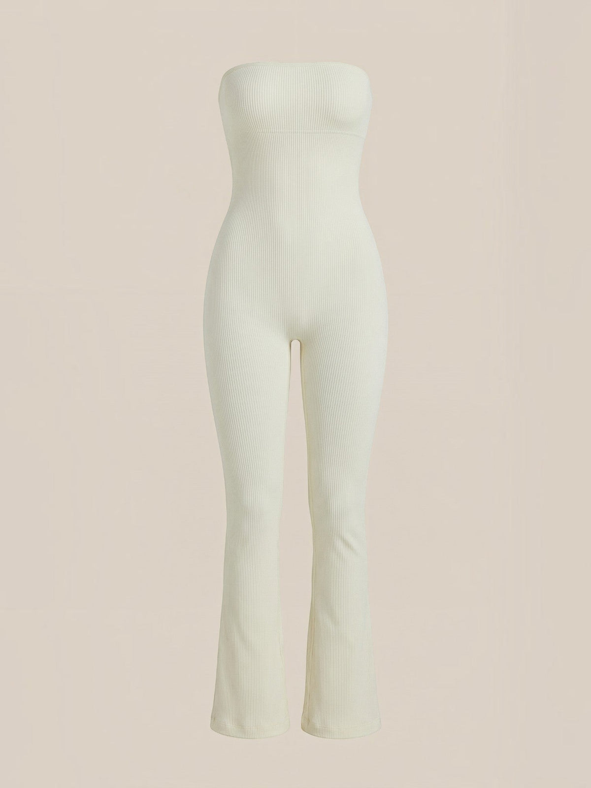 Trägerloser Jumpsuit mit ausgestelltem Bein