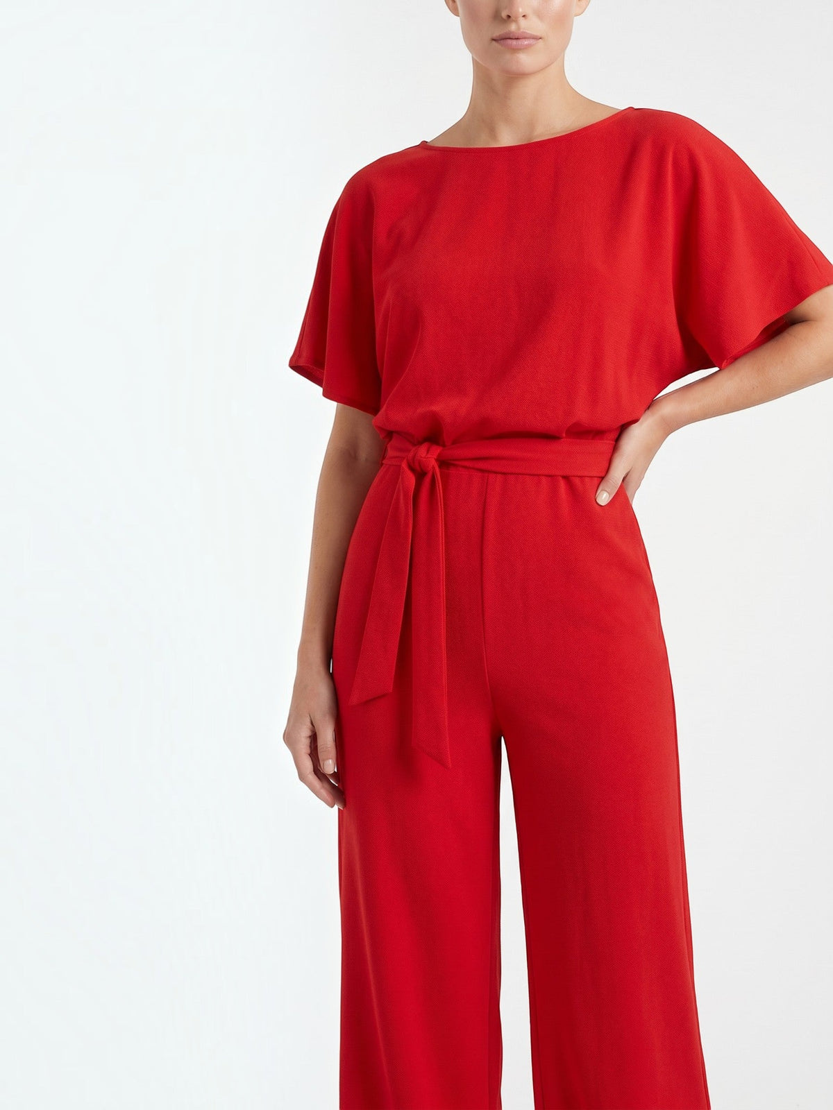 Jumpsuit mit Bindegürtel und weitem Bein
