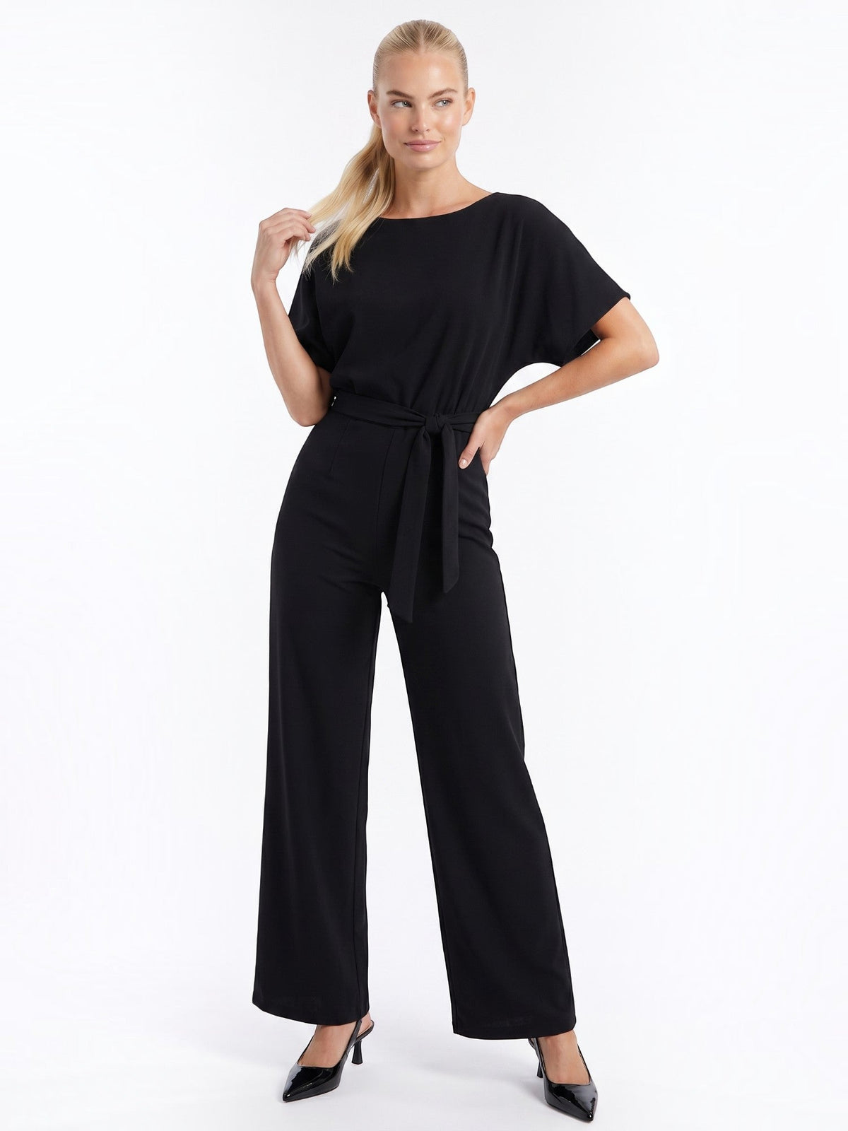 Jumpsuit mit Bindegürtel und weitem Bein