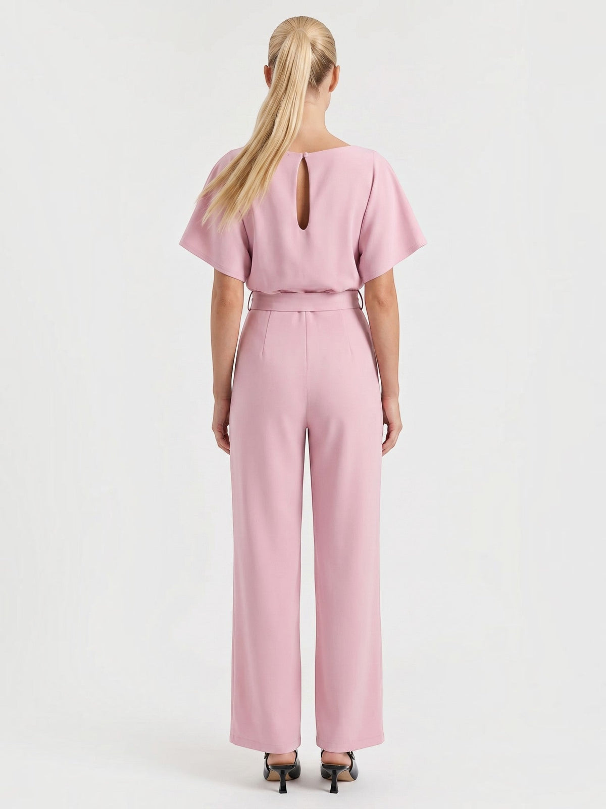 Jumpsuit mit Bindegürtel und weitem Bein