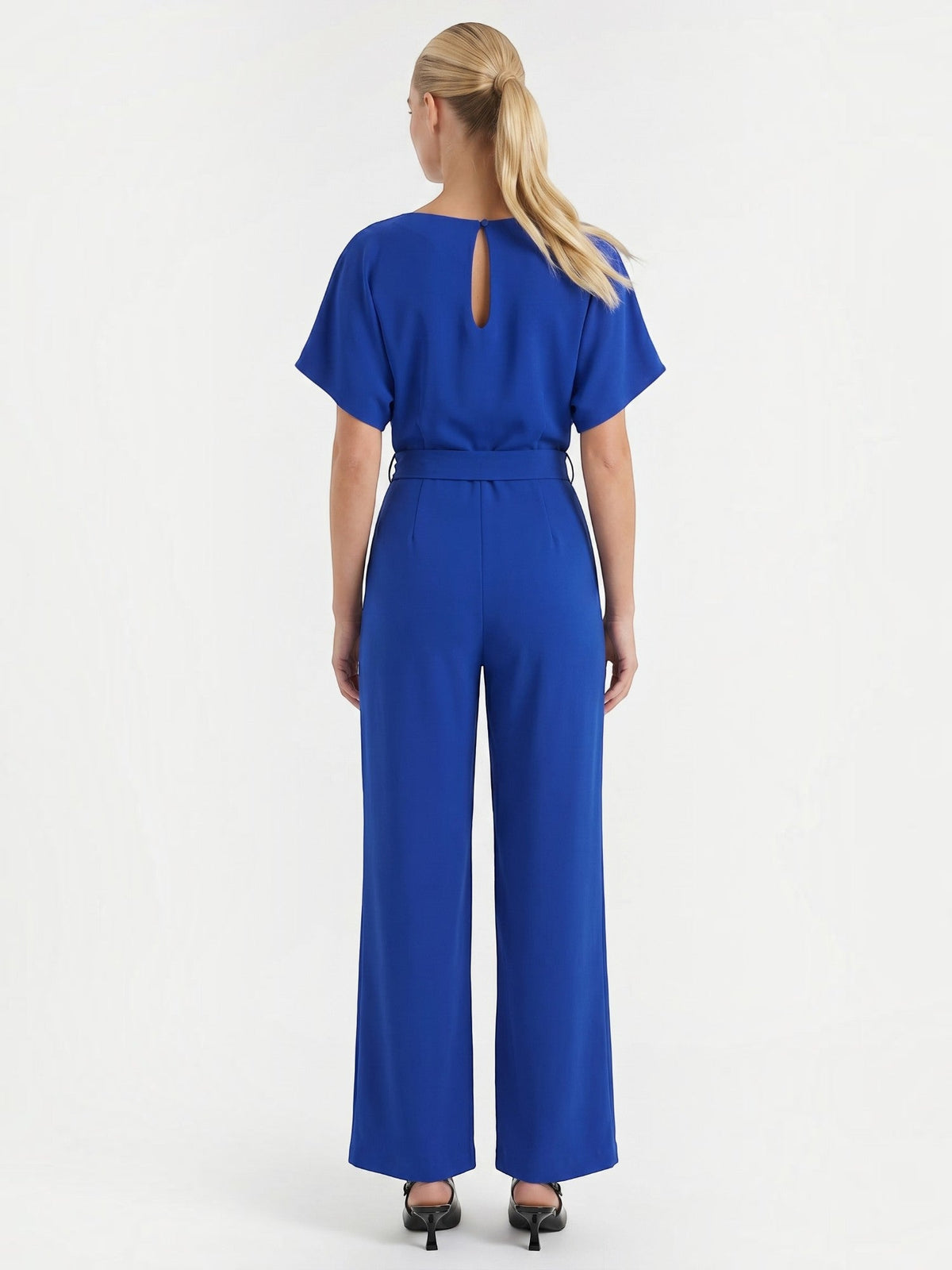 Jumpsuit mit Bindegürtel und weitem Bein