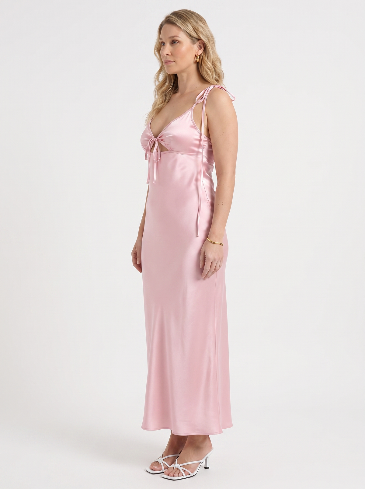 Maxikleid mit Bindeausschnitt und Cut-Out