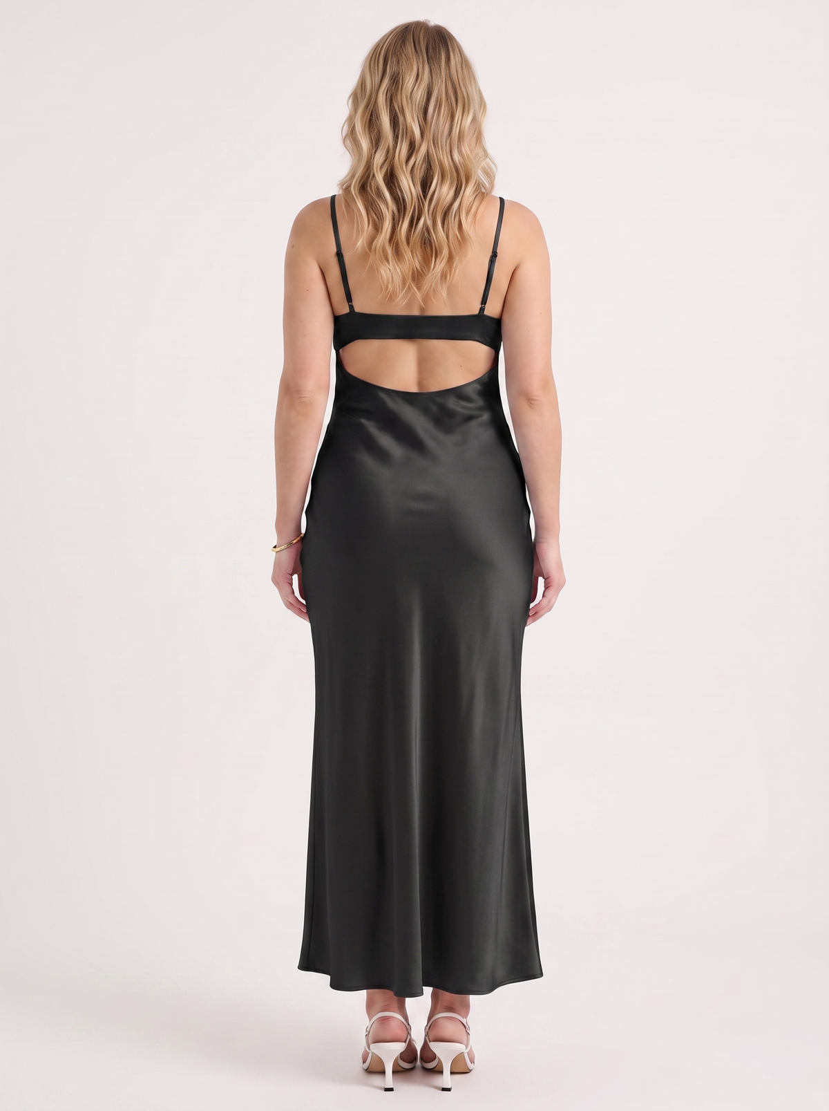 Maxikleid mit Bindeausschnitt und Cut-Out