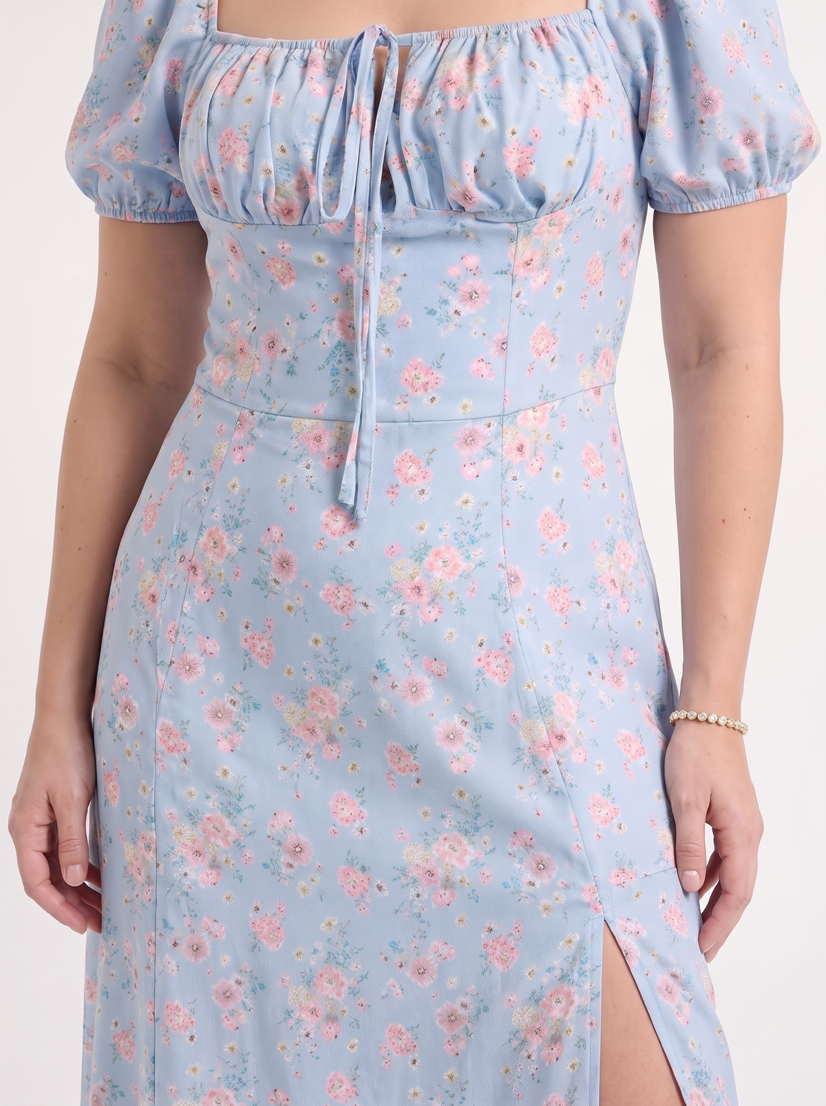 Geblümtes Midikleid mit Puffärmeln