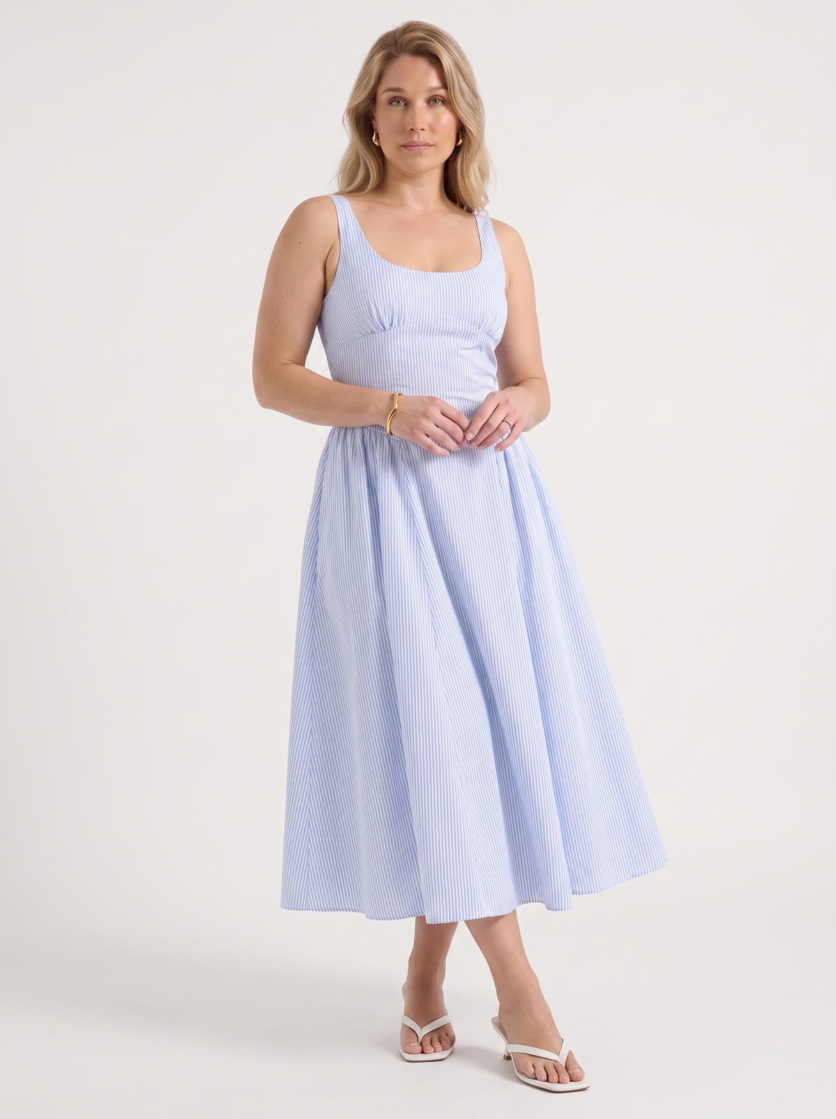Geblümtes Midikleid mit eckigem Ausschnitt