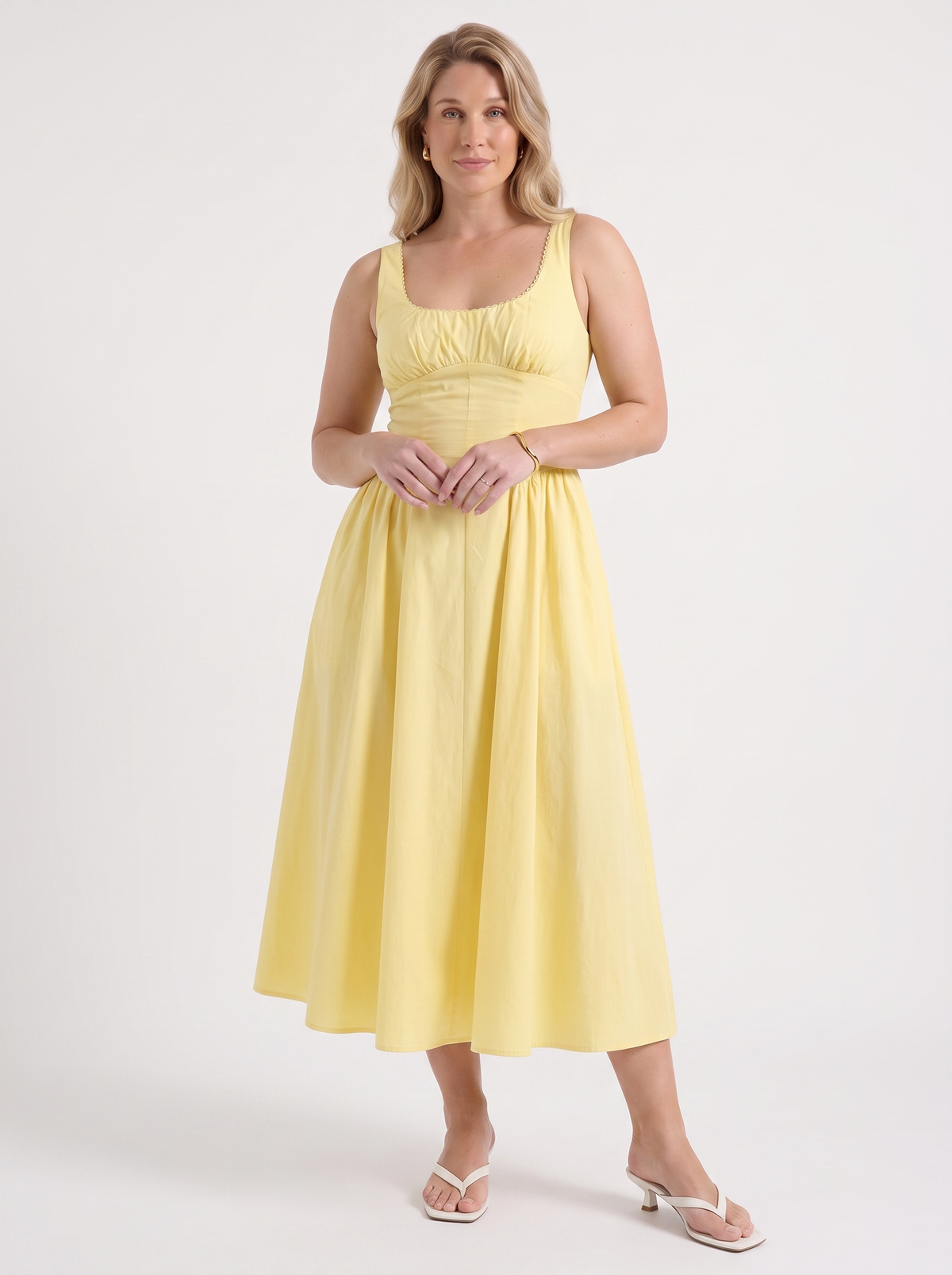 Geblümtes Midikleid mit eckigem Ausschnitt