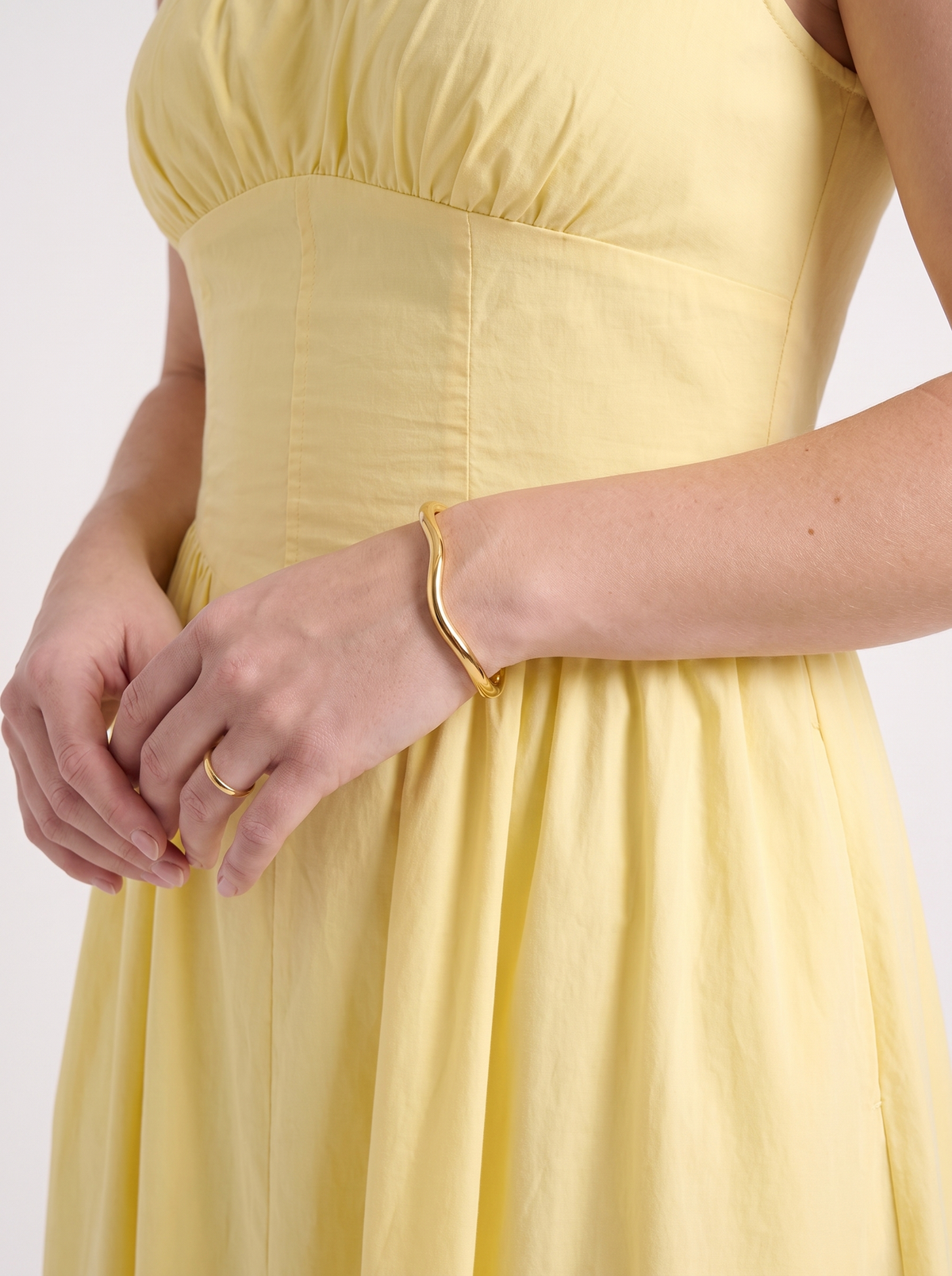 Geblümtes Midikleid mit eckigem Ausschnitt