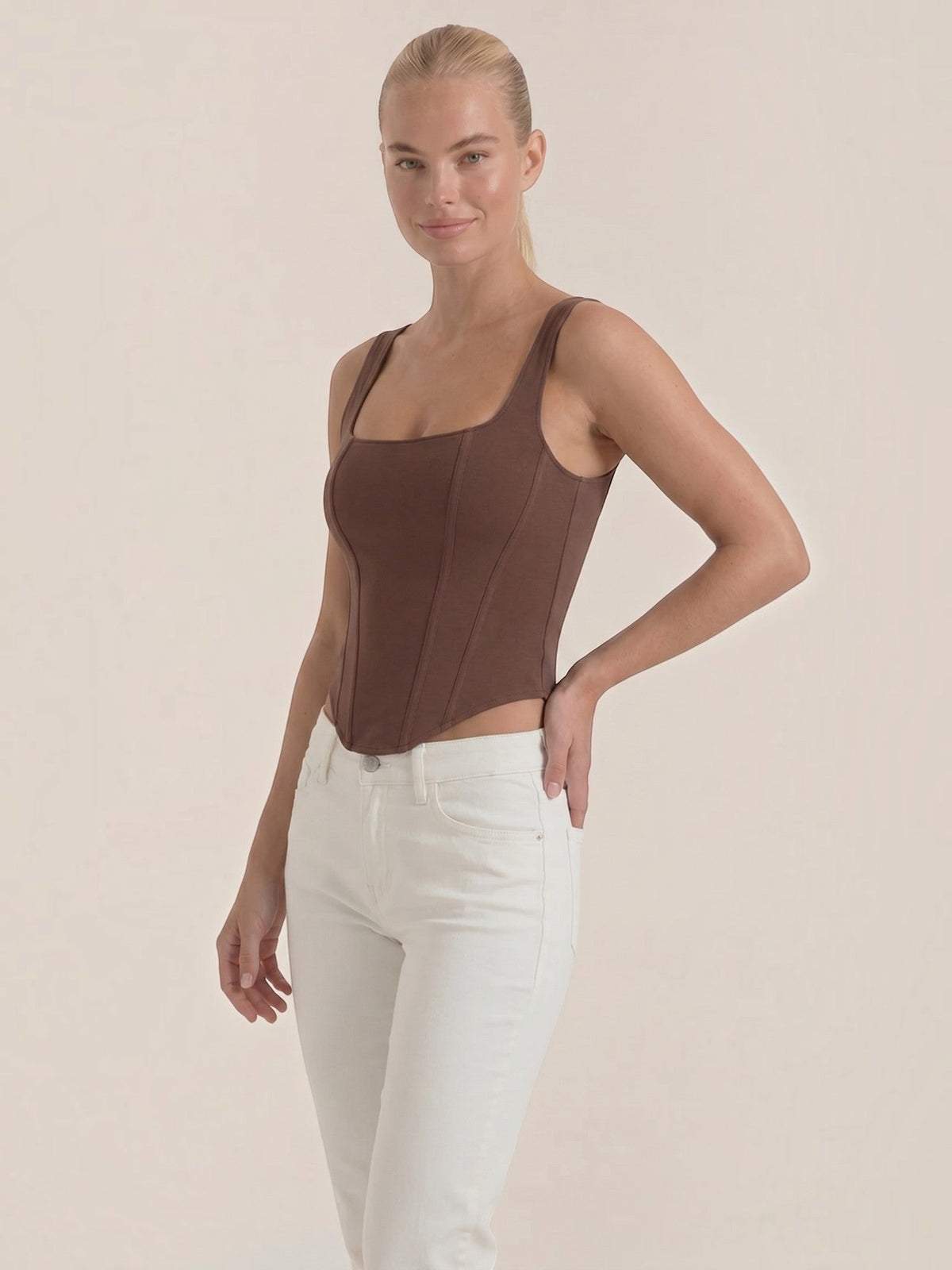 Tank Top mit eckigem Ausschnitt und Konturnähten