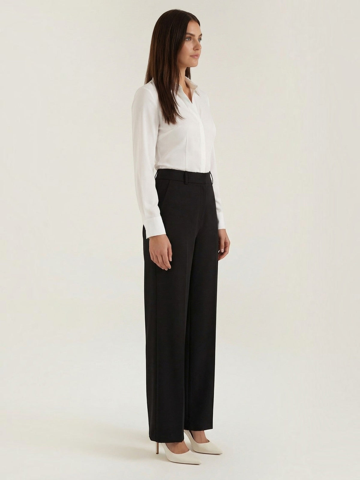 Geschneiderte Hose mit hohem Bund und weitem Bein
