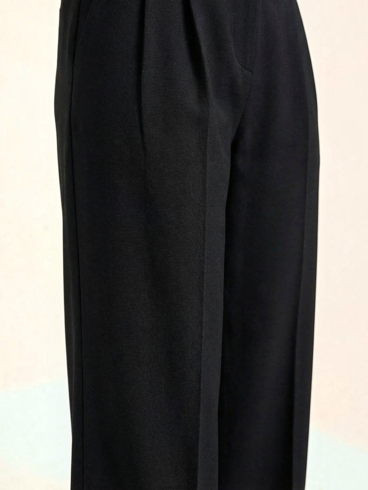 Plissierte Hose mit Seitentaschen