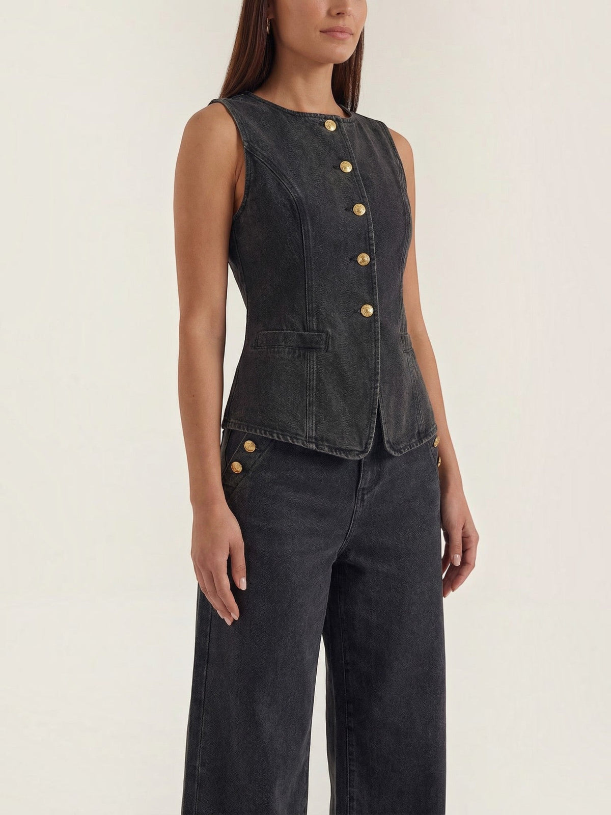 Set aus Baumwoll-Denim-Weste und weiter Hose